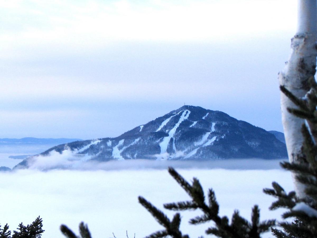 Destination Owl'S Head - Mtn Haus Hotell Mansonville Exteriör bild
